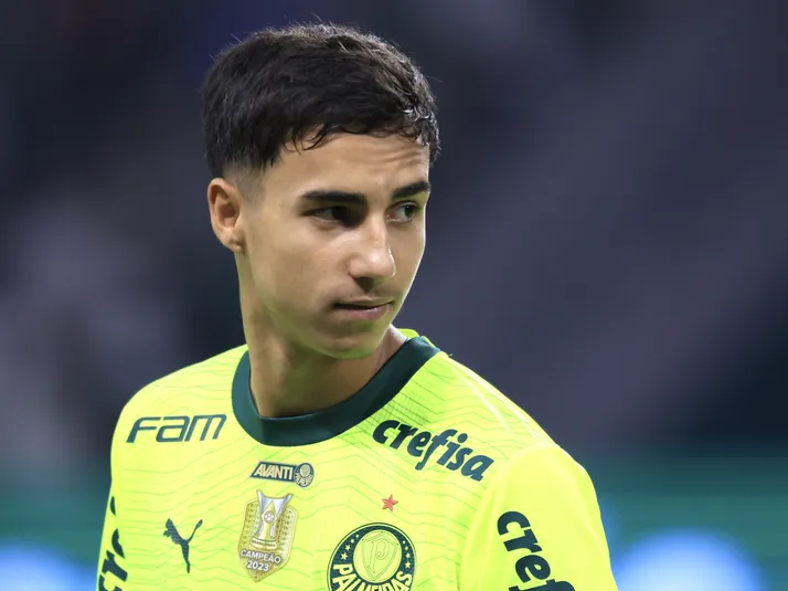 Vitor Reis, ex-Palmeiras, marca primeiro gol na Europa