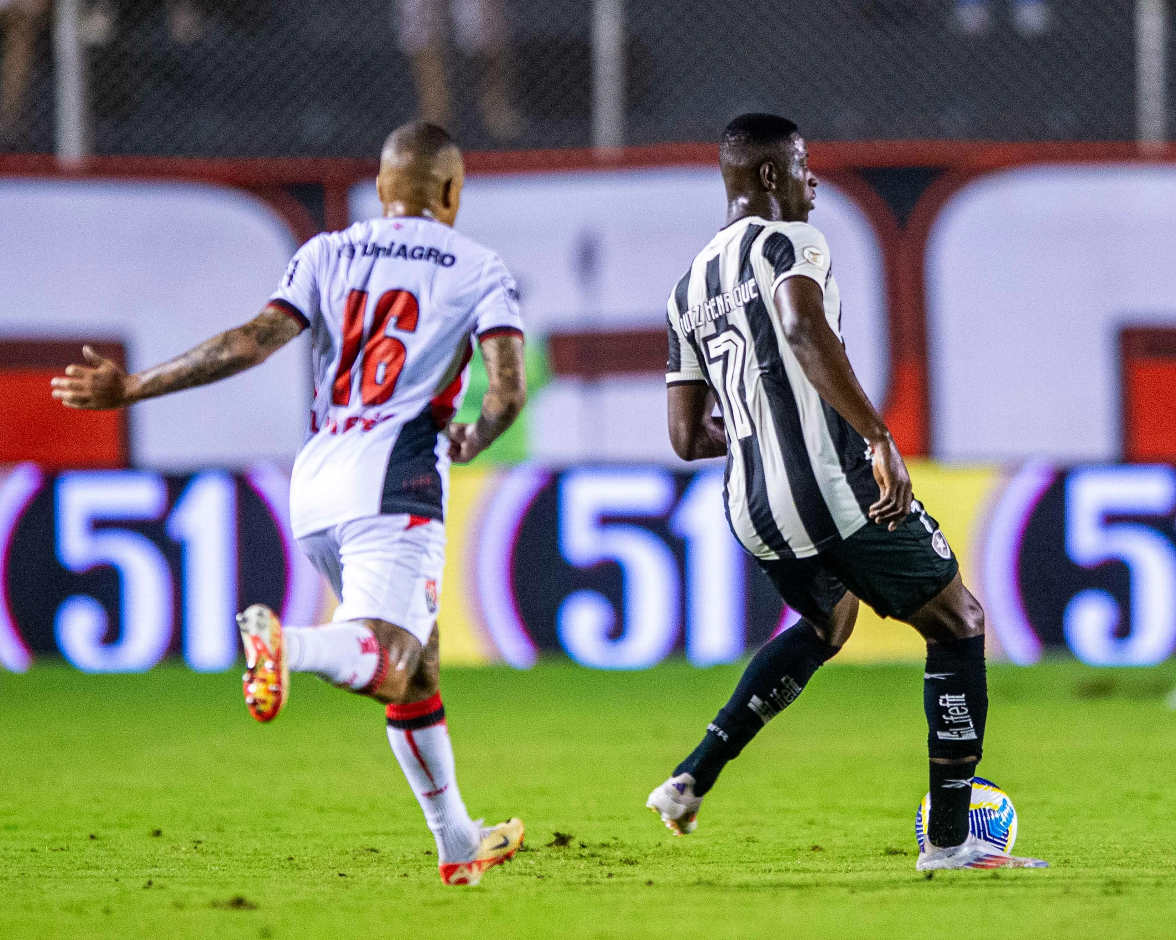 Luis Henrique jogador do Botafogo durante partida contra o Vitoria no estadio Barradao pelo campeonato Brasileiro A 2024. Foto: Jhony Pinho/AGIF