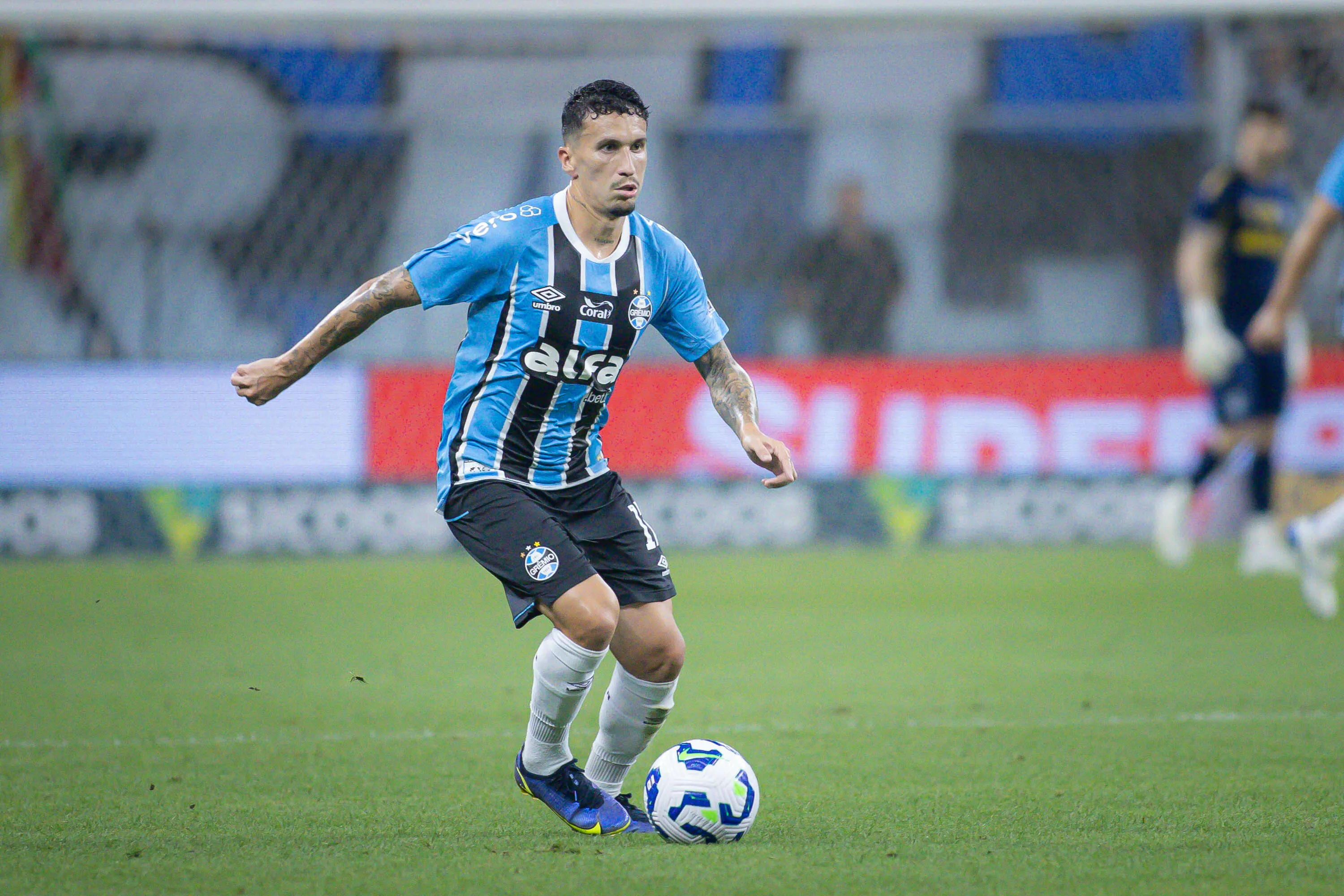 RS – PORTO ALEGRE – 25/11/2025 – BRASILEIRO A 2025, GREMIO X PALMEIRAS – Dodi jogador do Gremio durante partida contra o Palmeiras no estadio Arena do Gremio pelo campeonato Brasileiro A 2025. Foto: Maxi Franzoi/AGIF