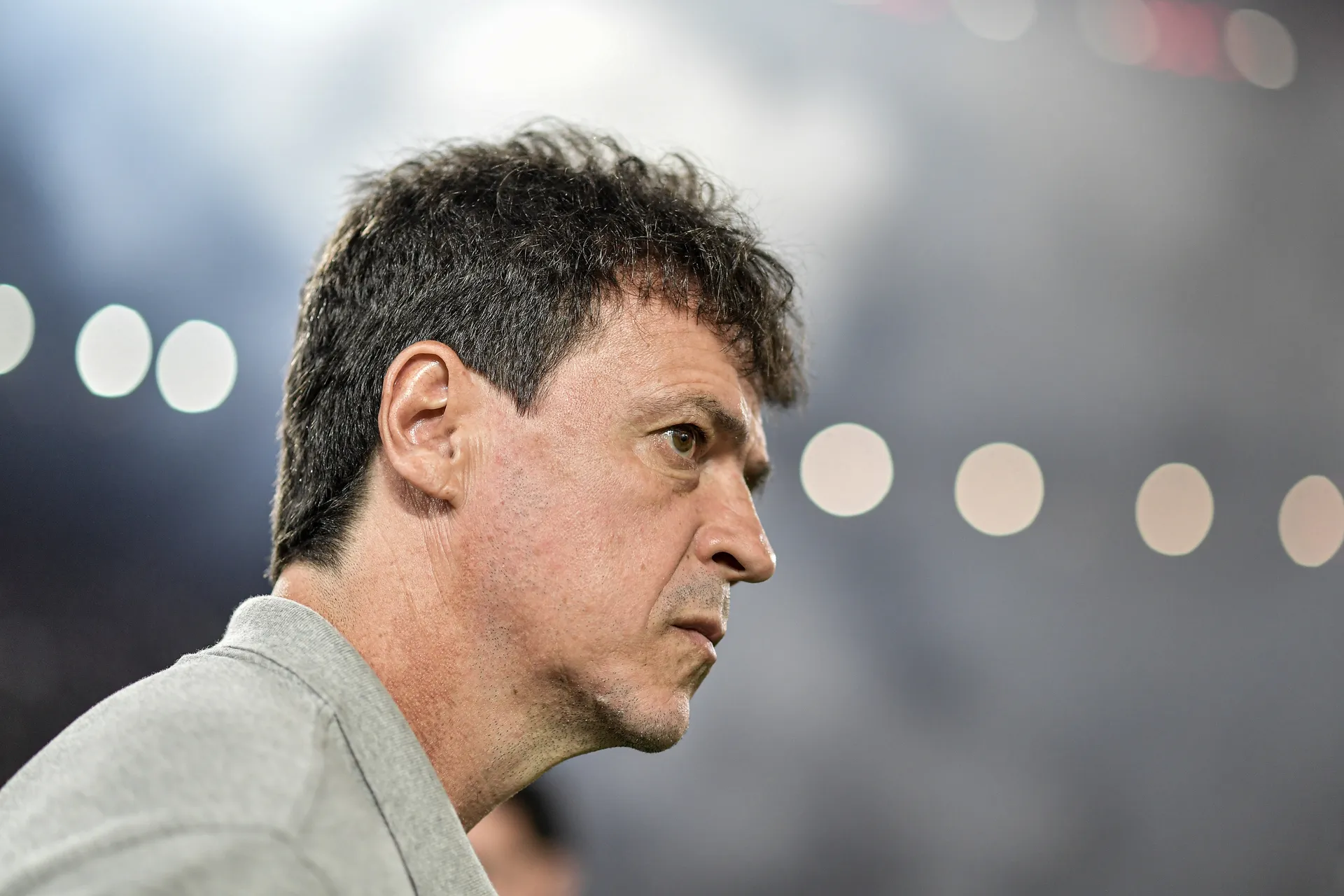Fernando Diniz tecnico do Vasco durante partida contra o Flamengo no estadio Maracana pelo campeonato Carioca 2026. Foto: Thiago Ribeiro/AGIF