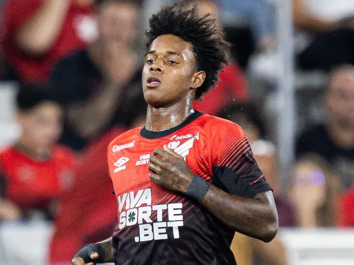 Bruninho recua em proposta do Athletico-PR e mantém multa baixa