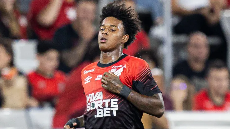 Bruninho durante confronto entre Athletico e Operário no Campeonato Paranaense de 2026.
