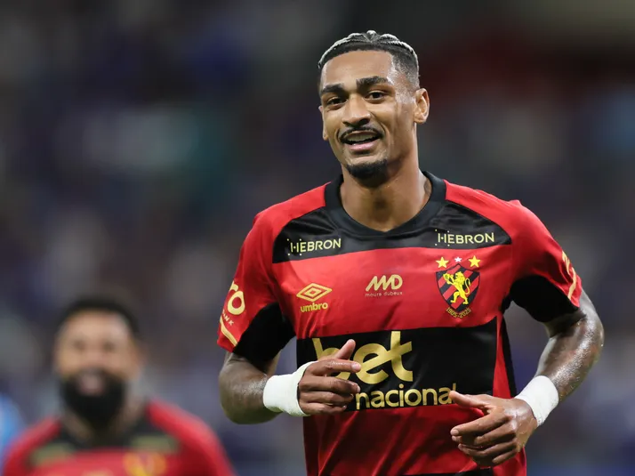 Internacional pode tomar chapéu do Vitória na contratação de Derik Lacerda