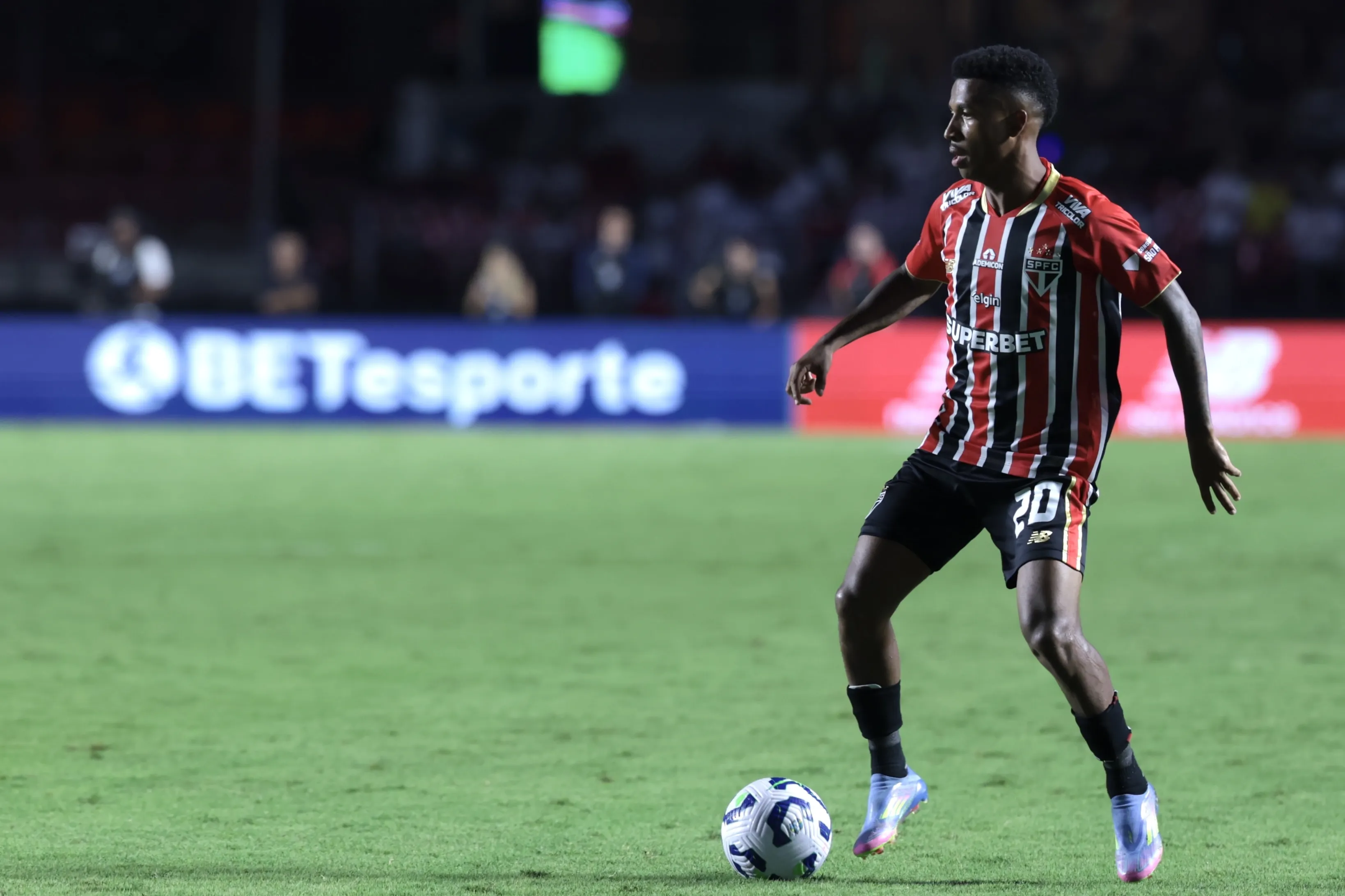 Marcos Antônio atuando no São Paulo em 2025 – Foto: Marcello Zambrana/AGIF