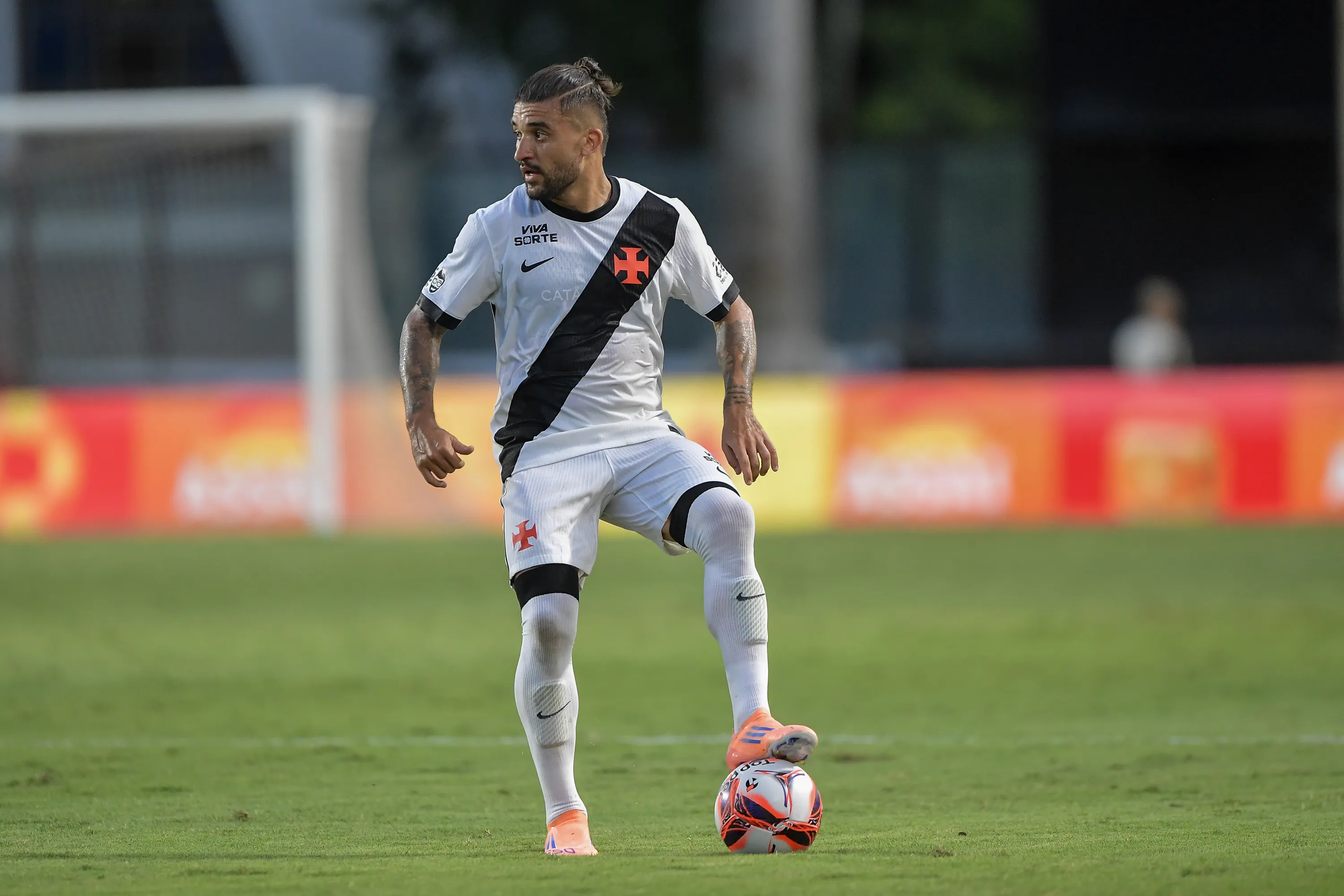 Victor Luís atuando no Vasco – Foto: Thiago Ribeiro/AGIF