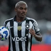 Victor Luís pode deixar o Vasco rumo à rival da Série A caso Cuiabano seja reforço