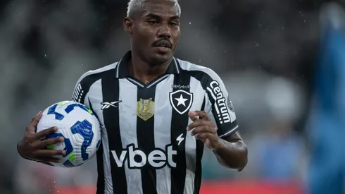 Cuiabano atuando no Botafogo em 2025