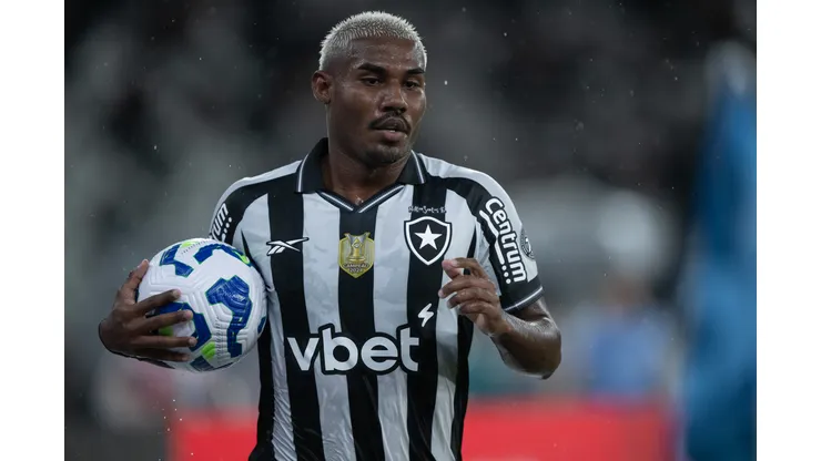 Cuiabano atuando no Botafogo em 2025