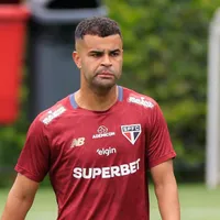 Torcida do São Paulo protesta contra Alisson no Morumbis