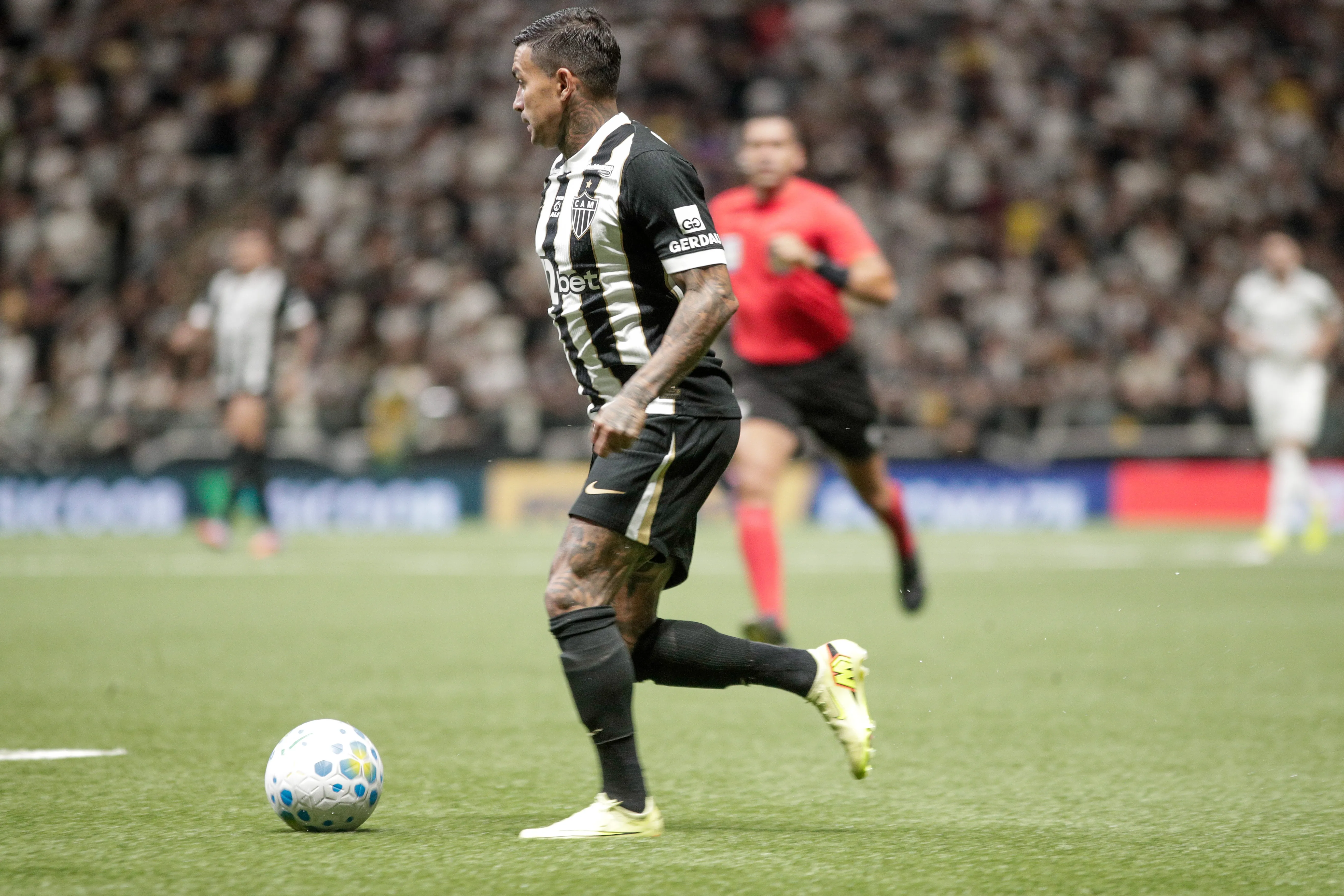 Dudu atuando em Atlético-MG x Palmeiras –  Foto: Fernando Moreno/AGIF