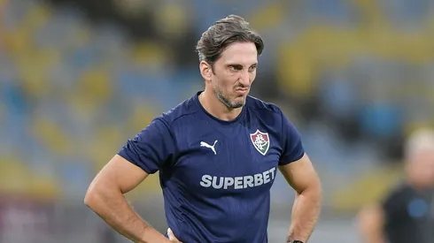 Luis Zubeldia tecnico do Fluminense durante partida contra o Gremio no estadio Maracana pelo campeonato Brasileiro A 2026. Foto: Thiago Ribeiro/AGIF