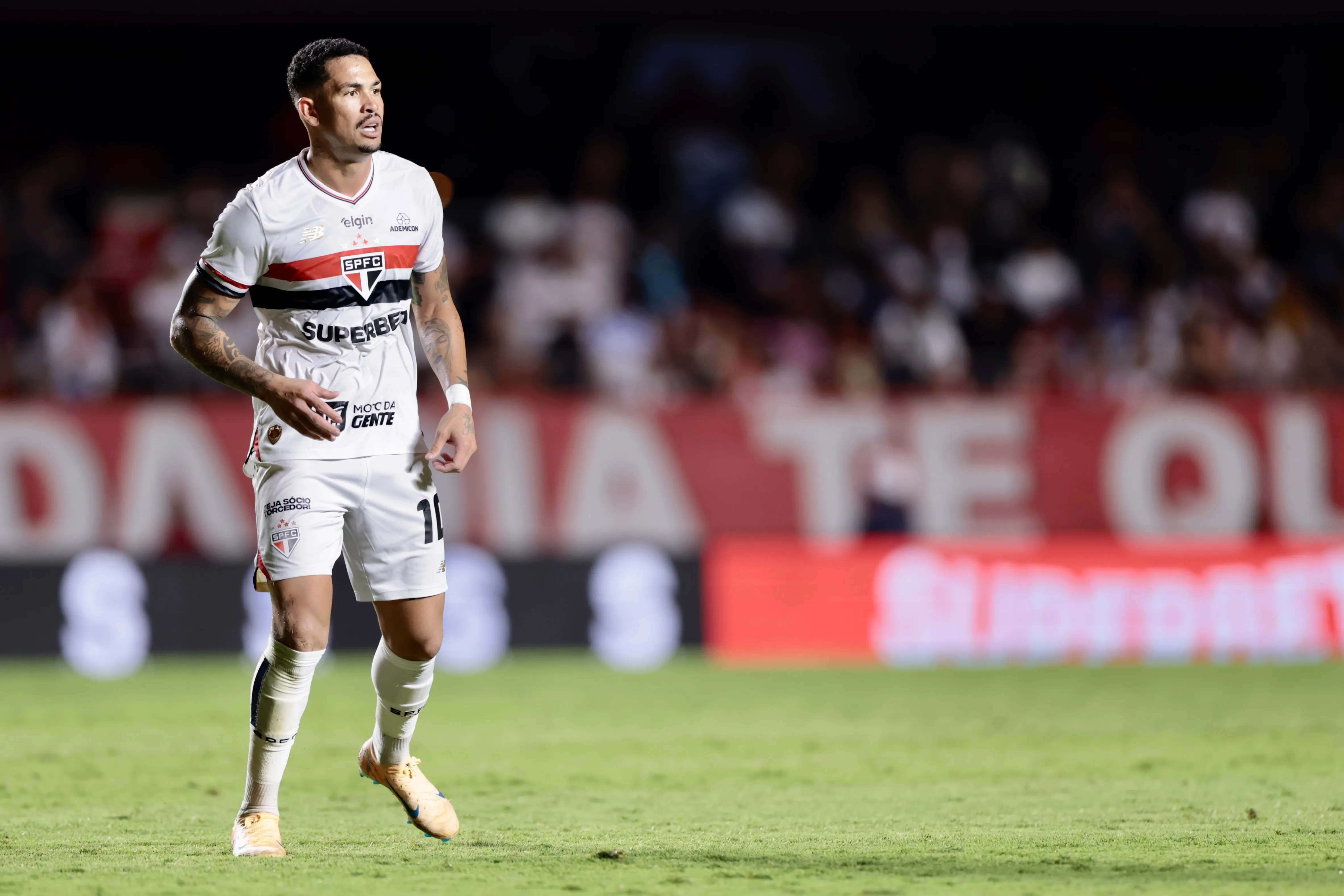 Luciano atuando no São Paulo – Foto: Marcello Zambrana/AGIF