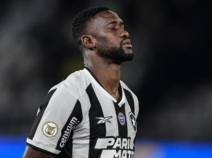 Bastos retorna aos relacionados do Botafogo para jogo contra Cruzeiro