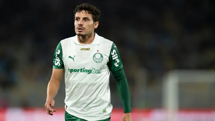 Raphael Veiga jogador do Palmeiras durante partida contra o Fluminense no estadio Maracana pelo campeonato Brasileiro A 2025.