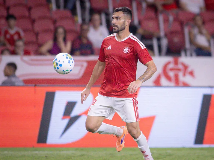 Bruno Henrique é criticado pela torcida após derrota do Internacional