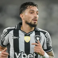 Botafogo terá volta de Alex Telles e Barboza como titulares contra o Cruzeiro; Veja a provável escalação