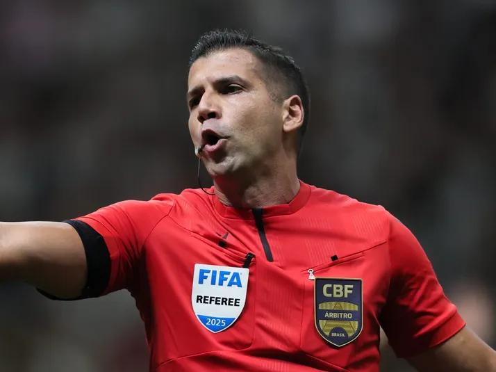 Bruno Arleu relata ofensas de Sérgio Coelho em Atlético-MG x Palmeiras: “Parece que está com a camisa do Palmeiras”