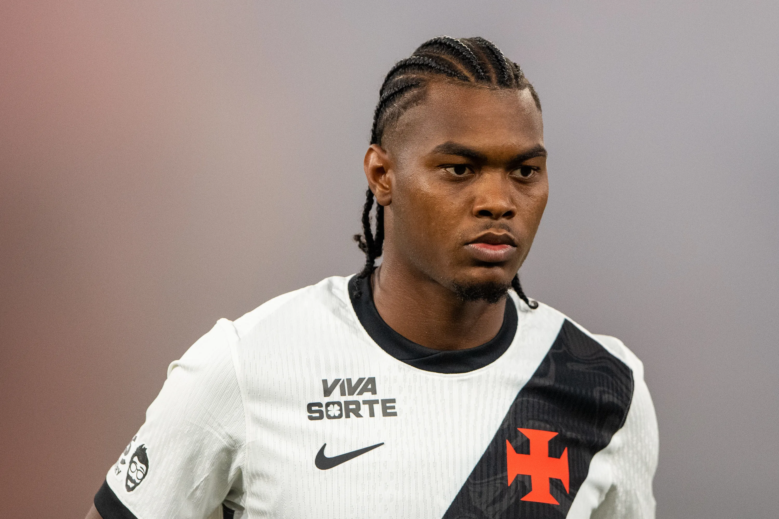 GB jogador do Vasco durante partida contra o Flamengo no estadio Maracana pelo campeonato Carioca 2026. Foto: Thiago Ribeiro/AGIF