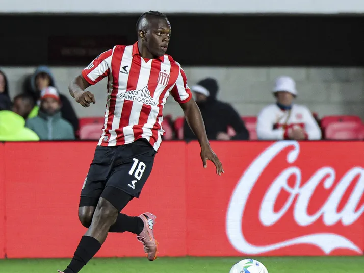 Athletico-PR garante a contratação do atacante Cetré, do Estudiantes