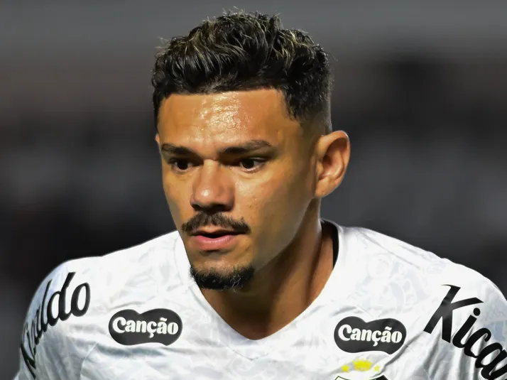 Santos define saída de Tiquinho Soares por empréstimo