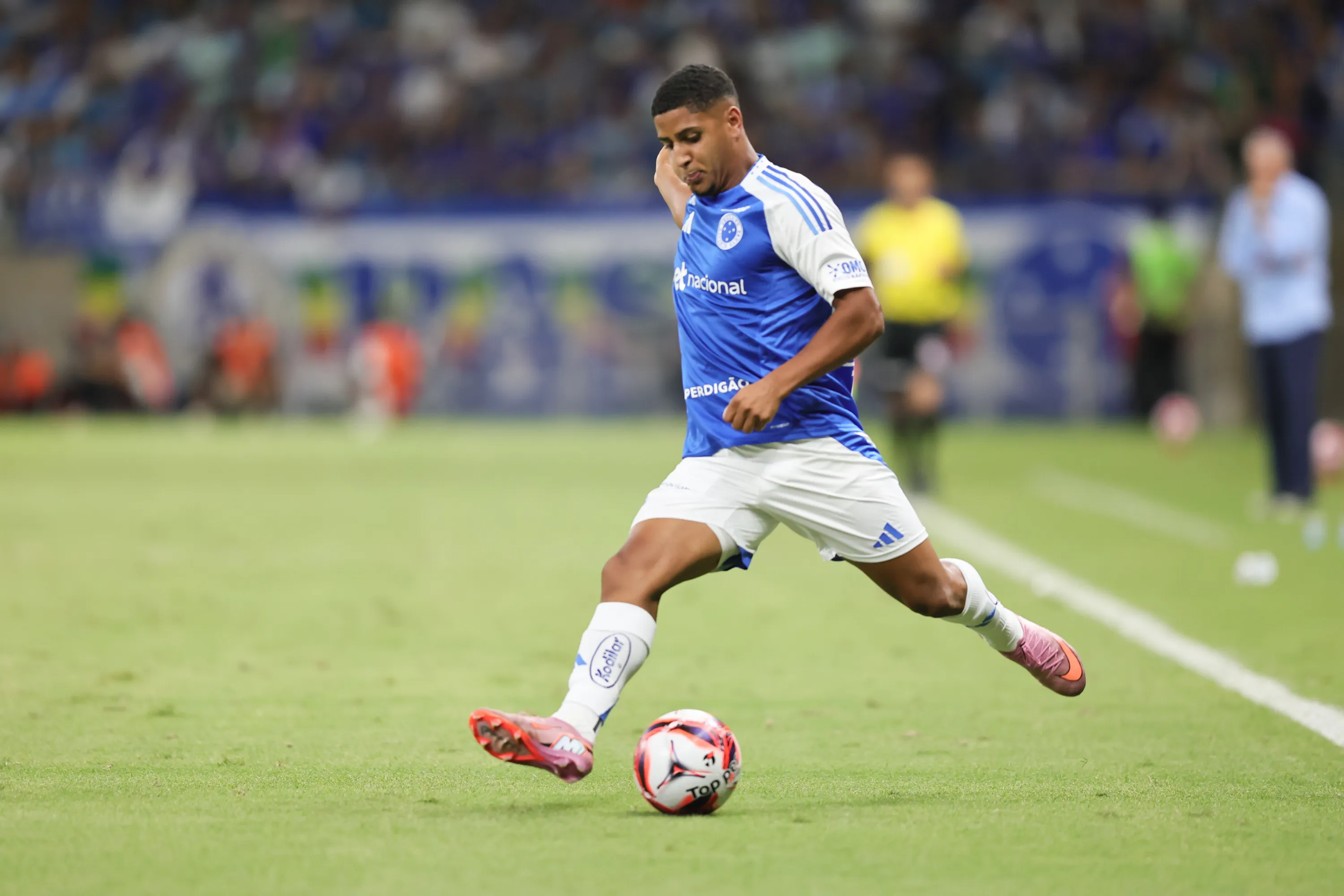 Fernando atuando no Cruzeiro –  Foto: Gilson Lobo/AGIF