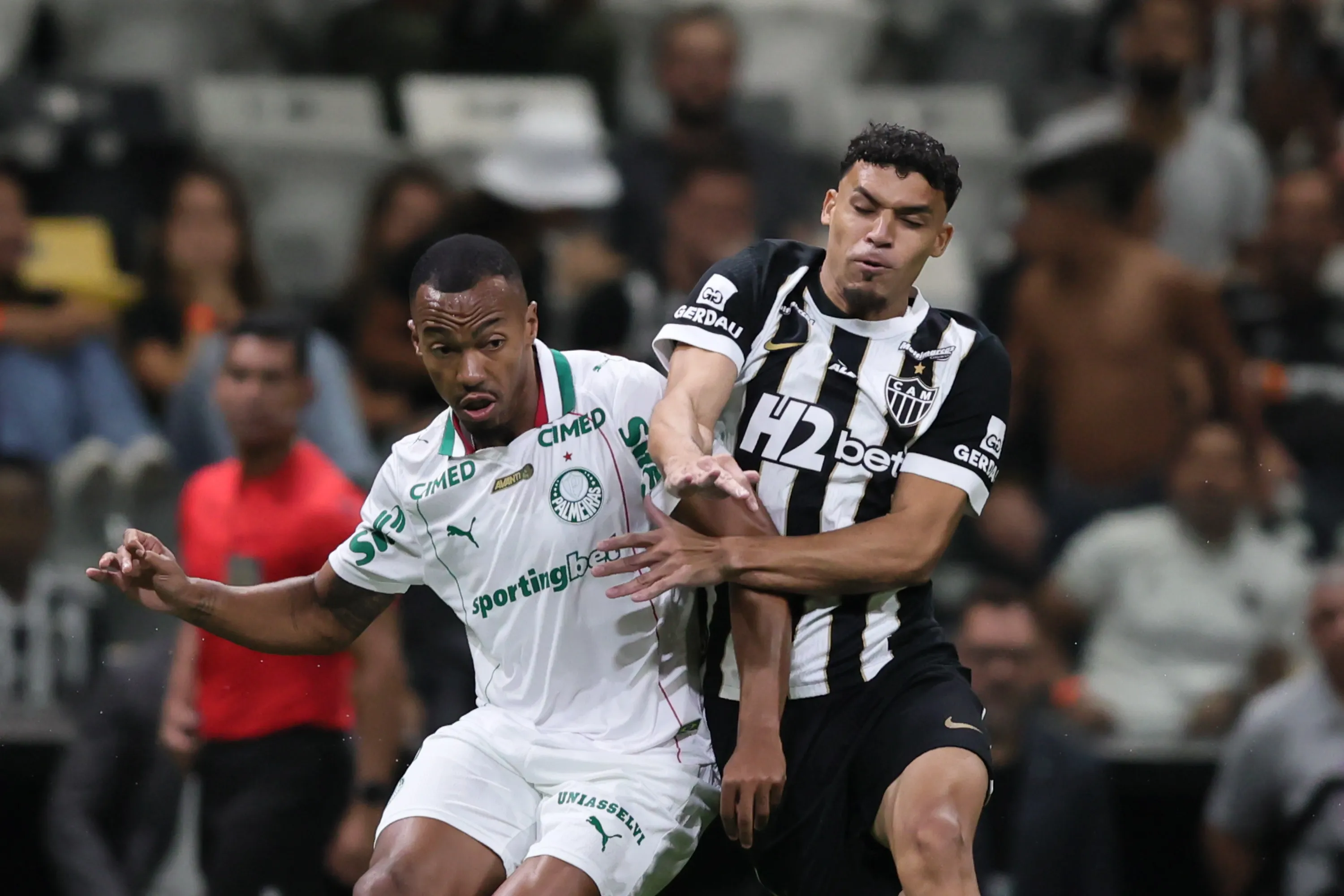 Marlon Freitas está se destacando – Foto: Gilson Lobo/AGIF.