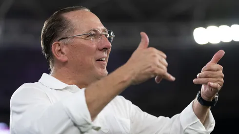 Textor quer resolver sozinho o transfer ban do Botafogo.