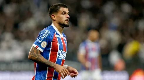 Cauly, meio-campista do Bahia, em partida contra o Corinthians no Brasileirão de 2023 na Neo Química Arena (Imagem: Felipe Oliveira/EC Bahia)