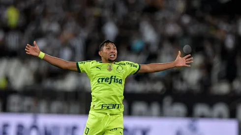 Rony jogador do Palmeiras comemora vitoria ao final da partida contra o Botafogo no estadio Engenhao pelo campeonato Brasileiro A 2023.