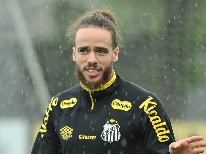 Santos toma decisão e libera Brahimi para buscar novo clube