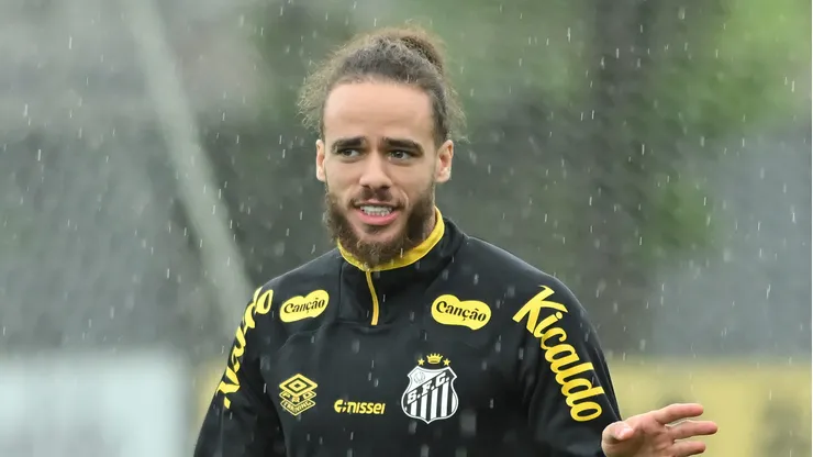 Brahimi foi autorizado pelo Santos a buscar um novo Clube.
