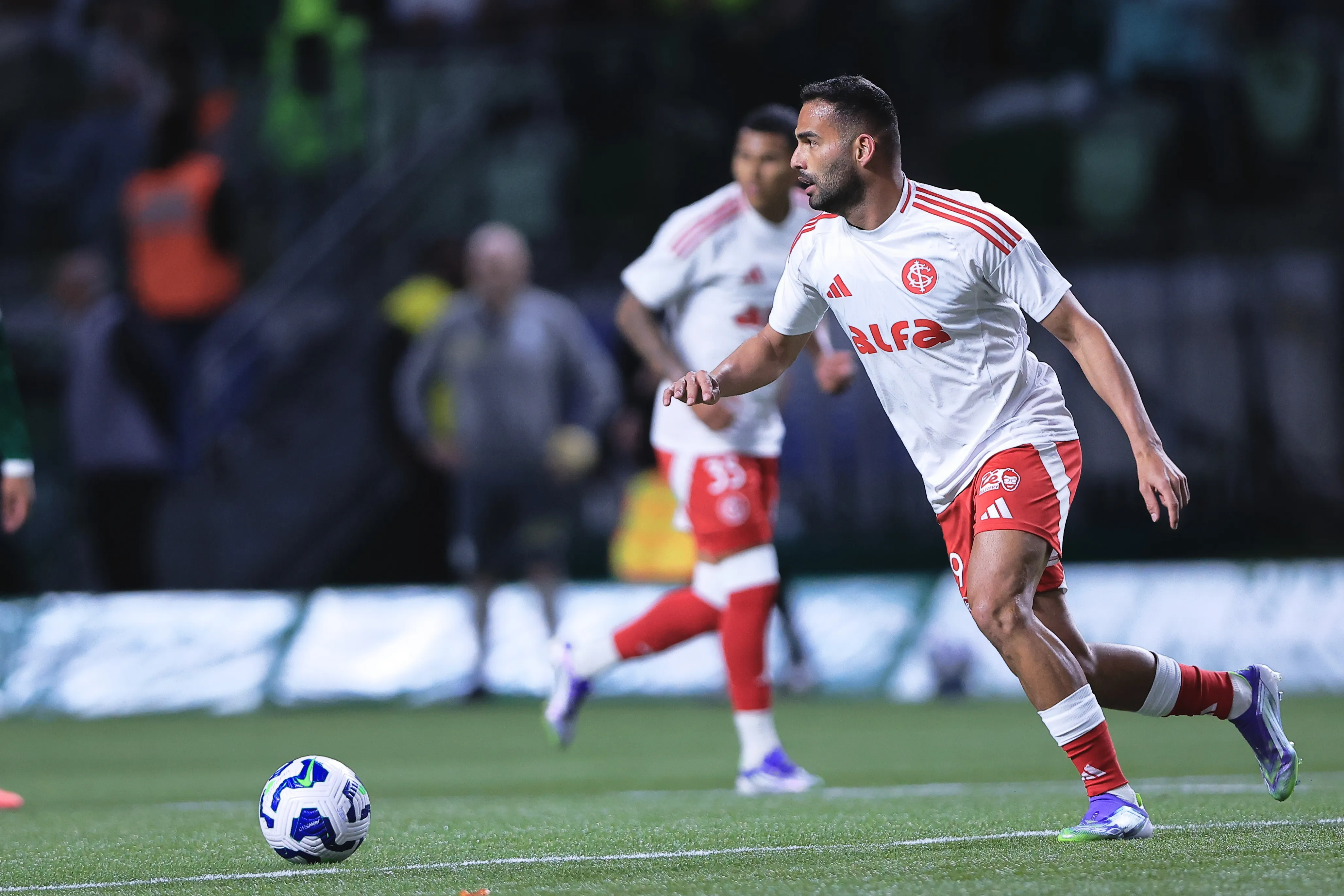 Thiago Maia atuando no Internacional – Foto: Ettore Chiereguini/AGIF