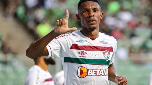 Lelê com a camisa do Fluminense
