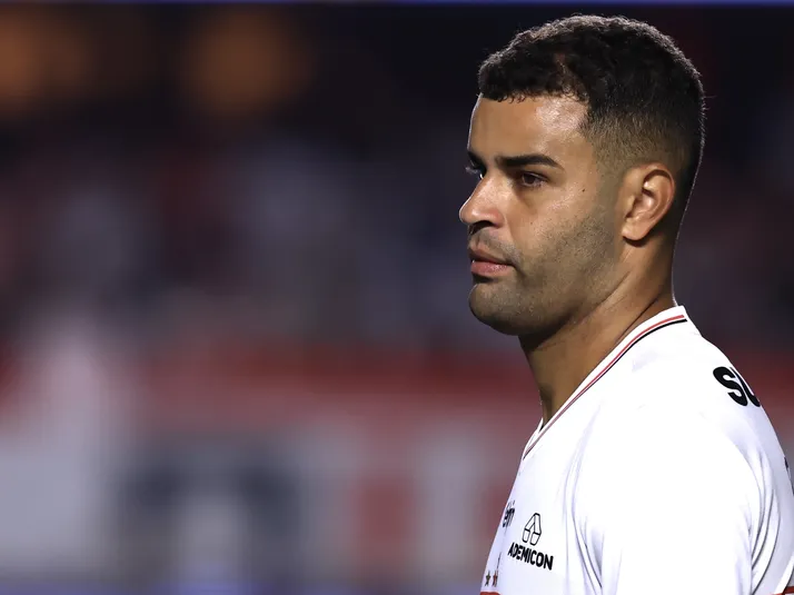 Hernán Crespo "barra" Alisson contra o Santos após retorno ao São Paulo