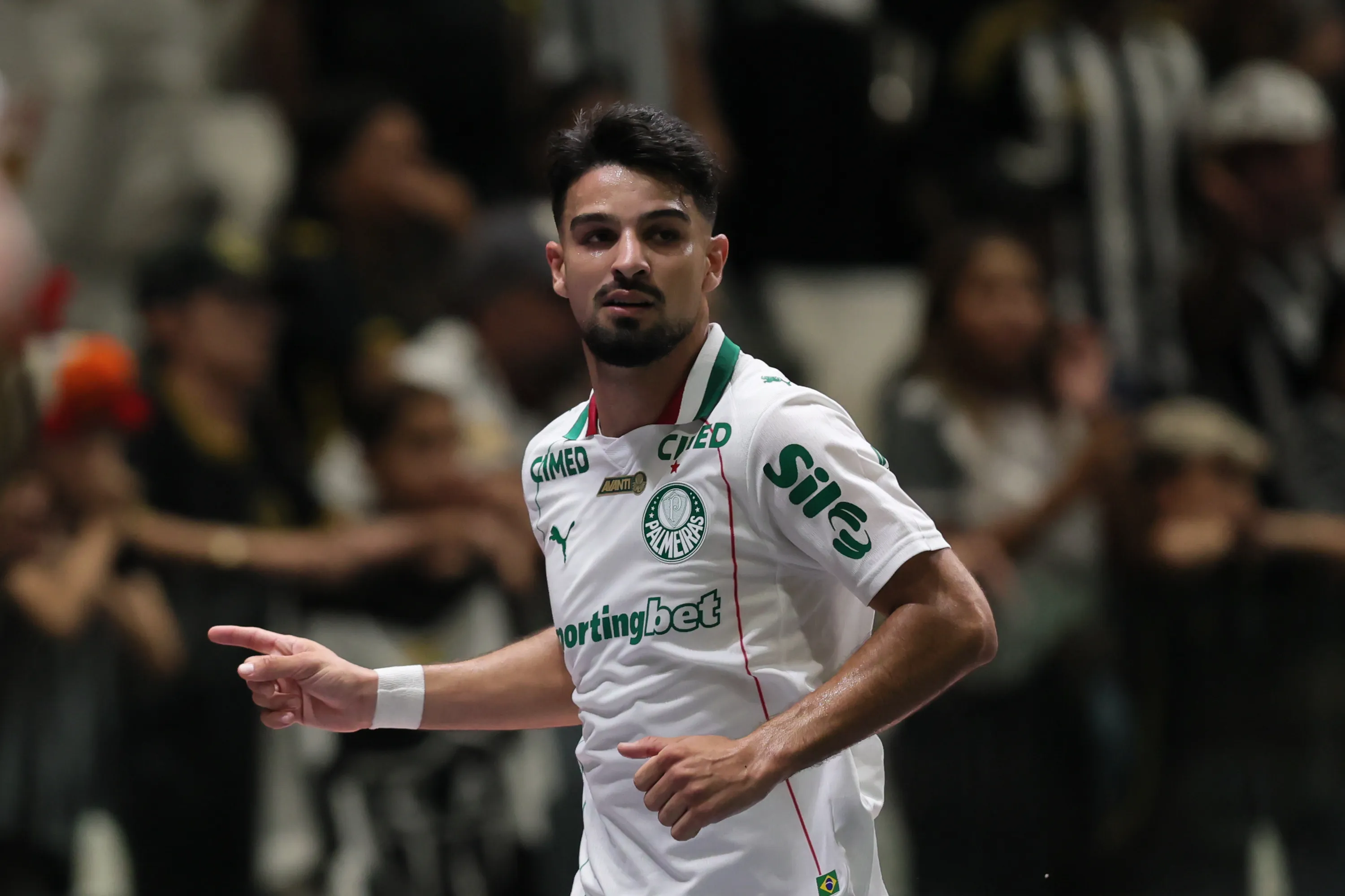 Flaco Lopez jogador do Palmeiras comemora seu gol durante partida contra o Atletico no estadio Arena MRV pelo campeonato Brasileiro A 2026. Foto: Gilson Lobo/AGIF