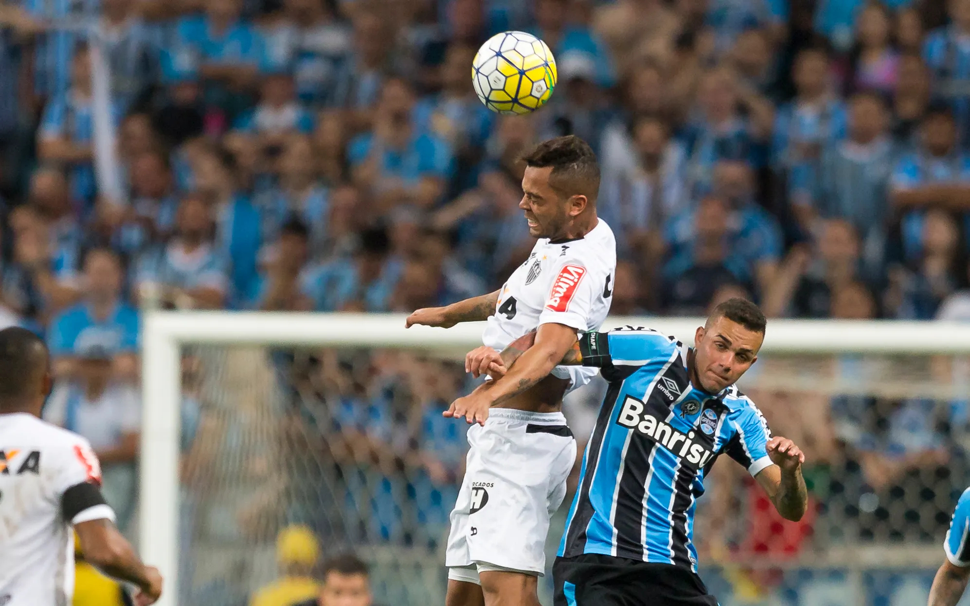 Rafael Carioca atuando pelo Atlético-MG contra o Grêmio, em 2016. Foto:Jeferson Guareze/AGIF