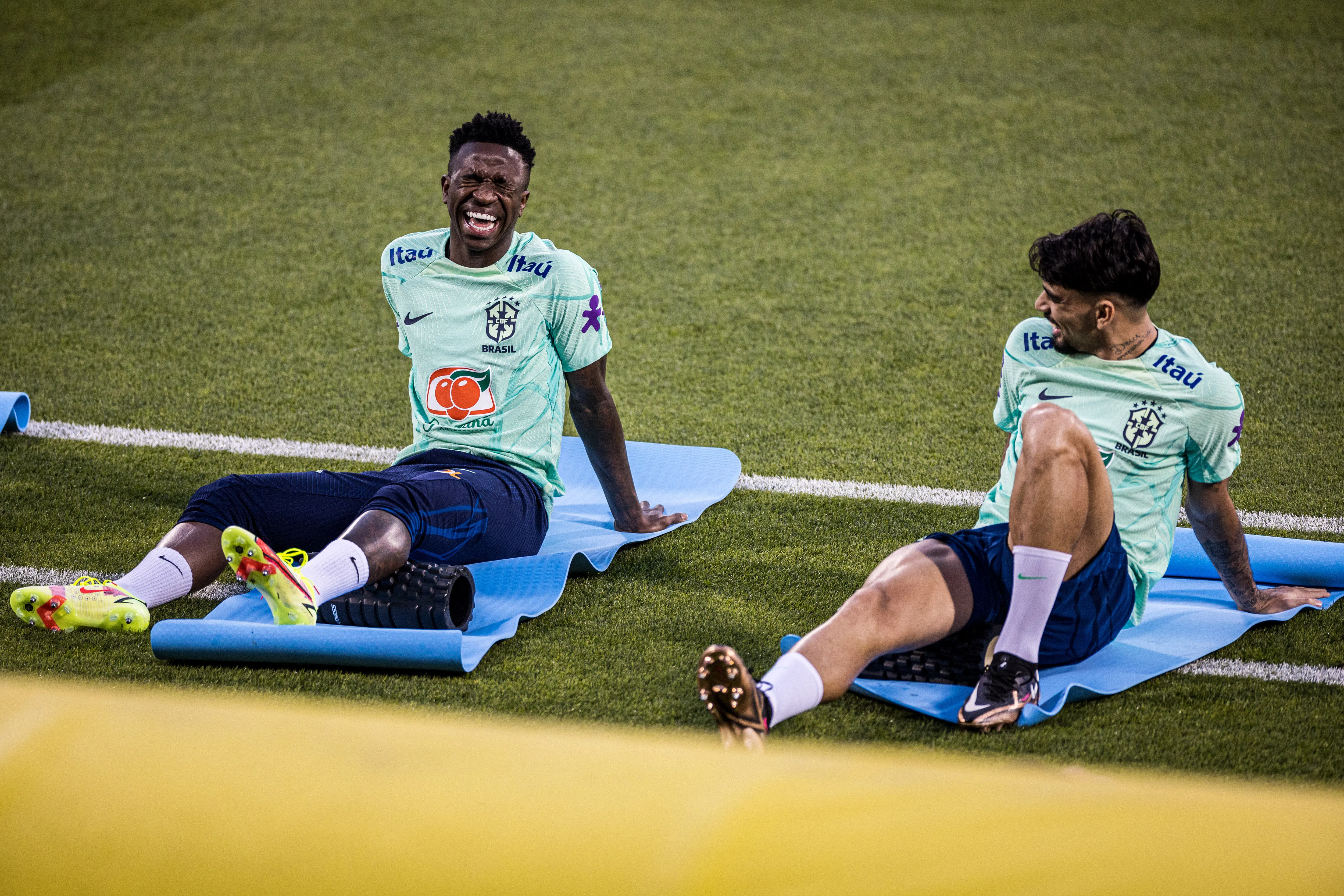 Lucas Paqueta e Vinicius Junior jogadores da Selecao Brasileira durante treino no estadio Grand Hamad. Foto: Pedro Martins/AGIF