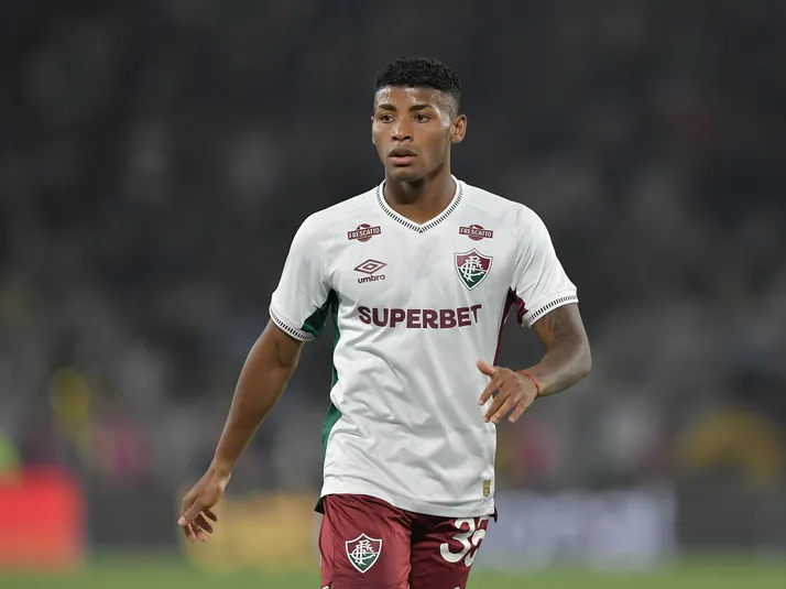 Hércules, do Fluminense, recebe consulta do Santos