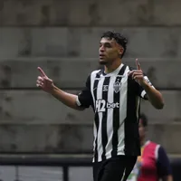 Victor Hugo relembra clássico com Cruzeiro e se rende à torcida do Atletico-MG