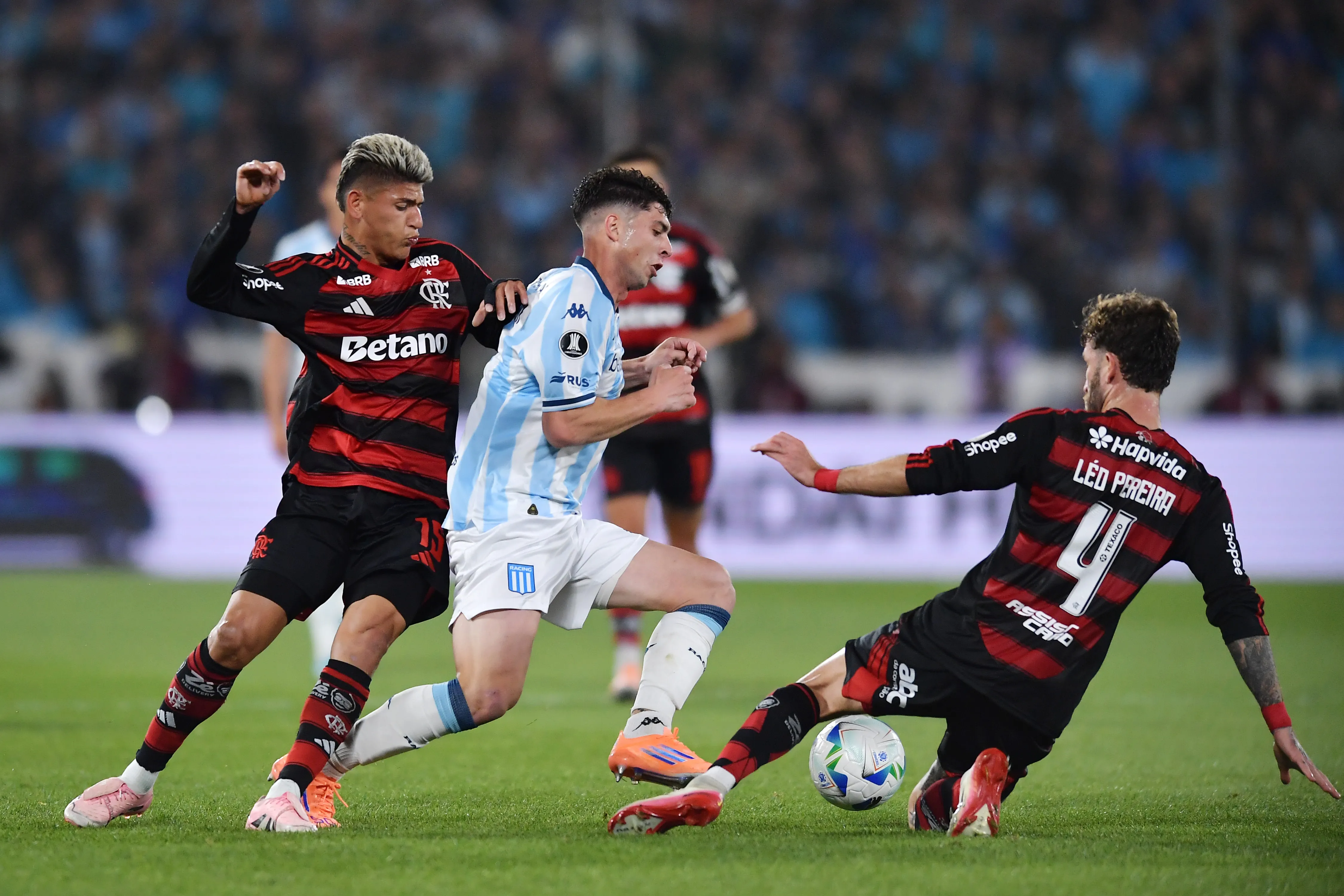 Nardoni em Racing x Flamengo pela Libertadores 2025. Foto: Marcelo Endelli/Getty Images