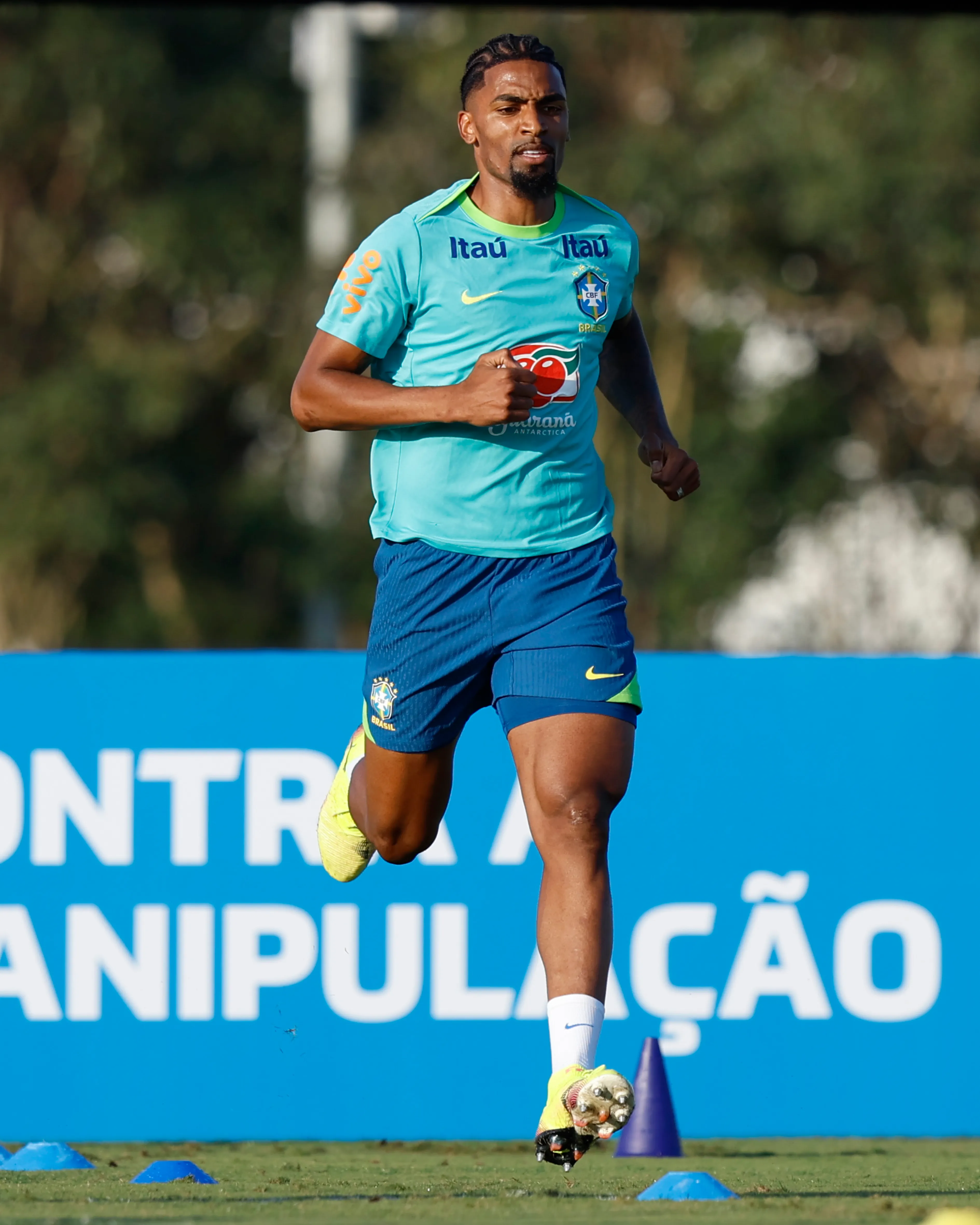SAO PAULO, BRAZIL – JUNE 02: Brazil’s player Alexsandro during a training at Joaquim Grava training center on June 02, 2025 in Sao Paulo, Brazil. Carlo Ancelotti begins his tenure as coach of Brazil on the way to the 2026 FIFA World Cup. (Photo by Miguel Schincariol/Getty Images)