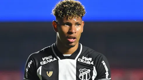 Marcos Victor durante confronto entre São Paulo e Ceará no Brasileirão de 2025.