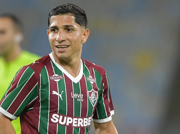 IA prevê Fluminense vencendo Botafogo com gol de Savarino