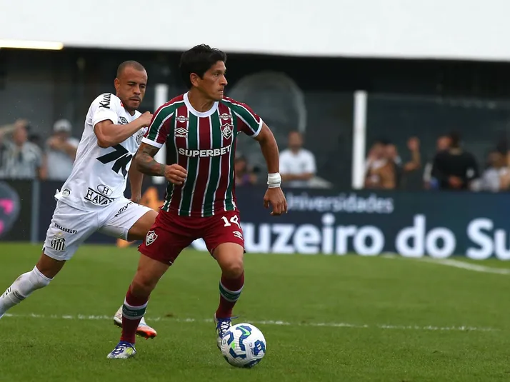 Fluminense age em silêncio por novo camisa 9
