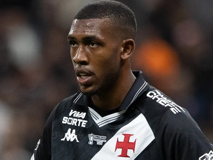 Rayan, ex-Vasco, dá bela assistência em estreia pelo Bournemouth