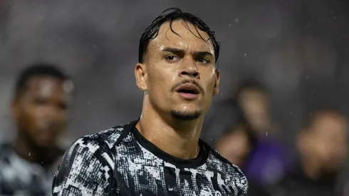 João Pedro Tchoca durante aquecimento para a partida contra o Bragantino no Campeonato Paulista de 2026.