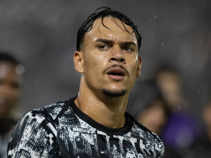 Corinthians desiste de novo zagueiro após volta de João Pedro Tchoca