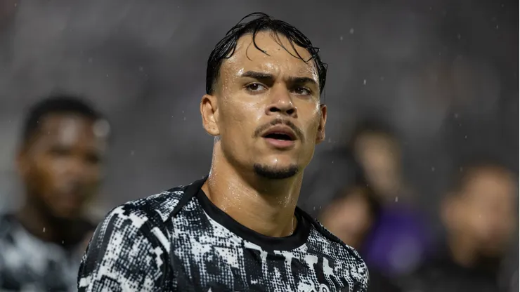 João Pedro Tchoca durante aquecimento para a partida contra o Bragantino no Campeonato Paulista de 2026.