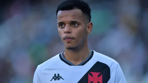 Vasco negocia jogador com futebol gregol Foto: Thiago Ribeiro/AGIF