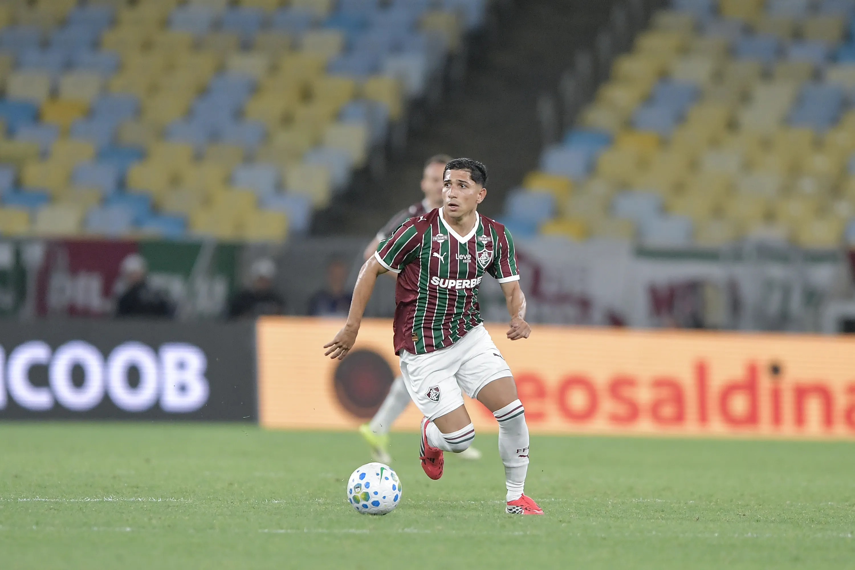 Savarino jogador do Fluminense durante partida contra o Gremio no estadio Maracana pelo campeonato Brasileiro A 2026. Foto: Thiago Ribeiro/AGIF